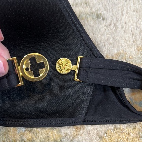 ⭐️Victoria’s Secret, Wow! Black Bikini Top, Every Aspect is Beautiful, Like New - Picture 8 of 9